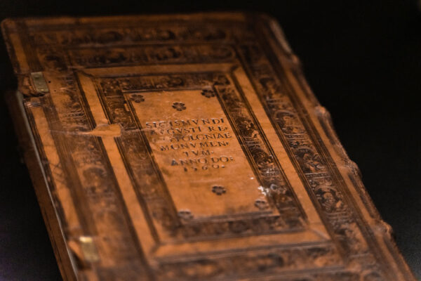 Okładka starej książki.